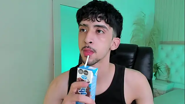 Snapshot of Alezzandro_ chatting on 25, 9, 2025 Alezzandro online show from 25, 9, 2025