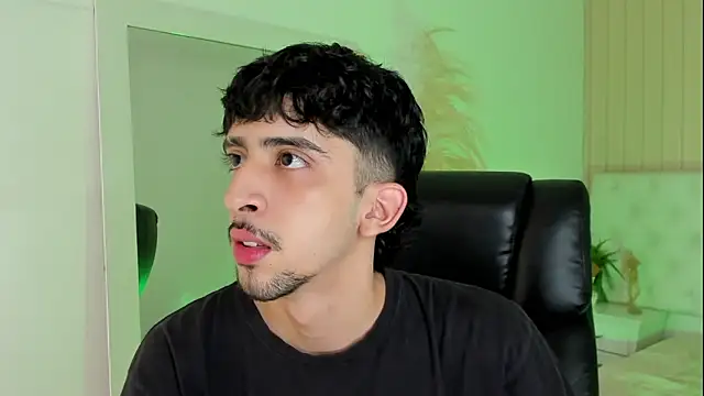 Snapshot of Alezzandro_ chatting on 26, 9, 2025 Alezzandro online show from 26, 9, 2025