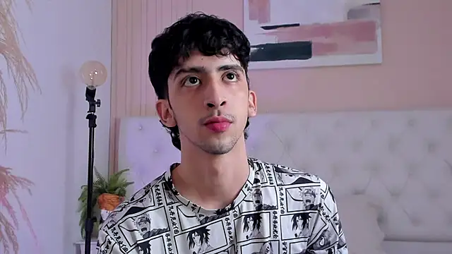 Snapshot of Alezzandro_ chatting on 6, 10, 2025 Alezzandro online show from 6, 10, 2025