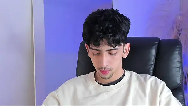 Snapshot of Alezzandro_ chatting on 10, 10, 2025 Alezzandro online show from 10, 10, 2025