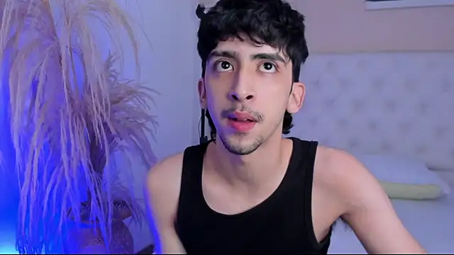 Snapshot of Alezzandro_ chatting on 12, 10, 2025 Alezzandro online show from 12, 10, 2025