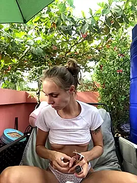 White Lu online show from 19, 2, 2026