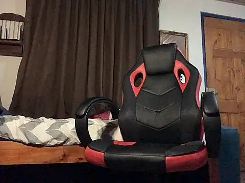 Nooneisthis online show from 15, 4, 2026