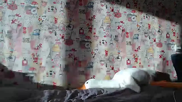 DaddysSluttyGirl2001 online show from 13, 2, 2025