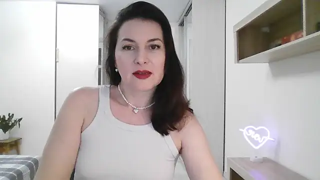 Victoria Glam online show from 6, 2, 2025