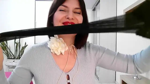 Victoria Glam online show from 6, 3, 2026