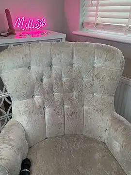 MakemeMillie1 online show from 4, 11, 2025