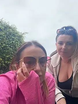 MolliexLexi1 online show from 25, 1, 2025