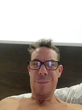 Snapshot of Kenhornu chatting on 16, 9, 2025 Kenhornu online show from 16, 9, 2025