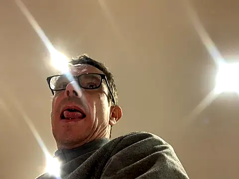 Snapshot of Kenhornu chatting on 24, 11, 2025 Kenhornu online show from 24, 11, 2025