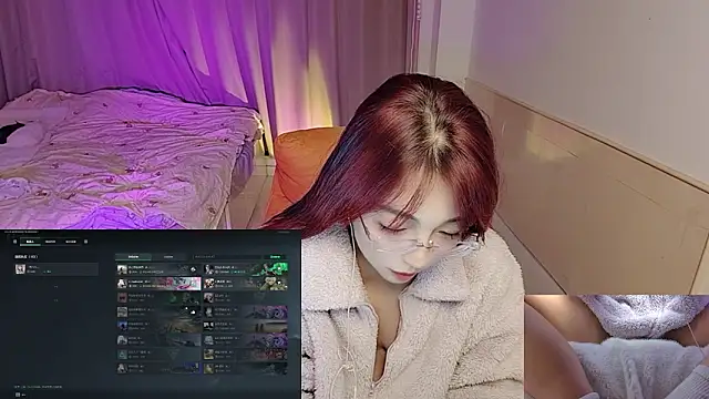 Snapshot of Song_99 chatting on 27, 10, 2025 Song 99 online show from 27, 10, 2025