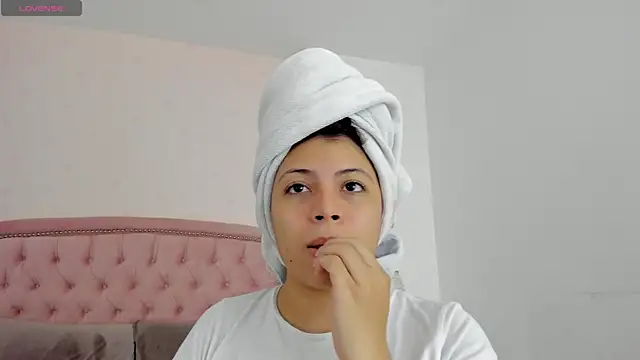 Kendall  Fox online show from 18, 10, 2025