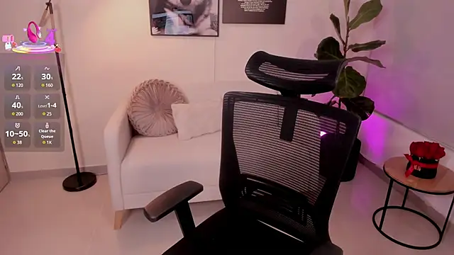 Snapshot of LairaScott chatting on 10, 11, 2025 LairaScott online show from 10, 11, 2025