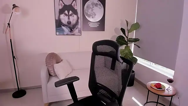 Snapshot of LairaScott chatting on 14, 12, 2025 LairaScott online show from 14, 12, 2025