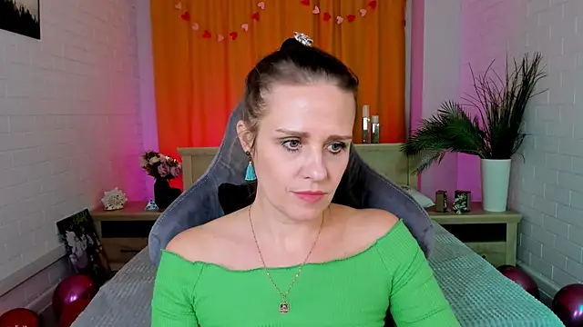 EmiliaBedy online show from 10, 2, 2025