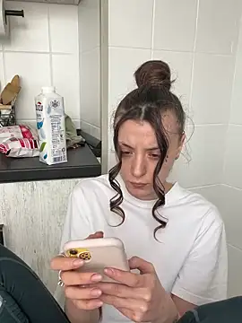 bunnythetailor online show from 17, 2, 2025