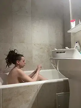 bunnythetailor online show from 19, 4, 2026