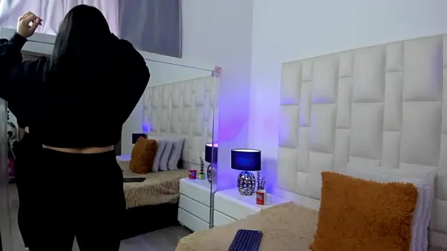 Ariana rouse online show from 6, 3, 2026