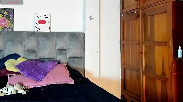 Snapshot of Isangel_ chatting on 31, 10, 2025 Isangel online show from 31, 10, 2025