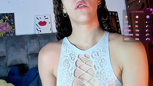 Snapshot of Isangel_ chatting on 8, 11, 2025 Isangel online show from 8, 11, 2025