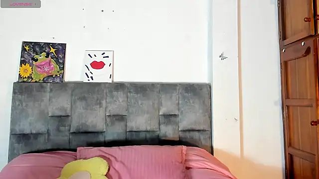 Snapshot of Isangel_ chatting on 18, 11, 2025 Isangel online show from 18, 11, 2025