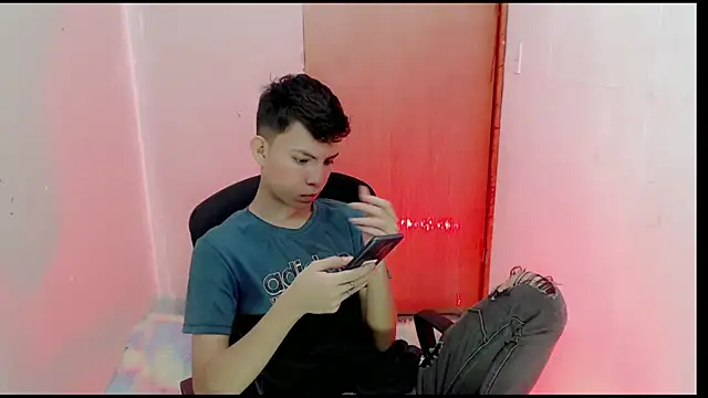 Snapshot of Alexxx_lov chatting on 10, 2, 2025 Alexxx lov online show from 10, 2, 2025