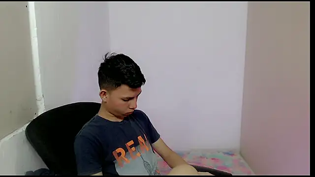 Snapshot of Alexxx_lov chatting on 7, 3, 2025 Alexxx lov online show from 7, 3, 2025