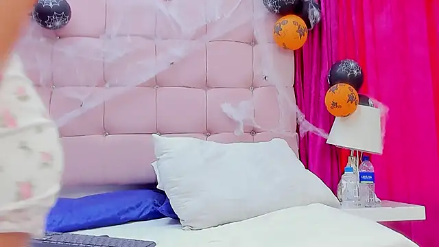 CanelaDevil  online show from 29, 10, 2025