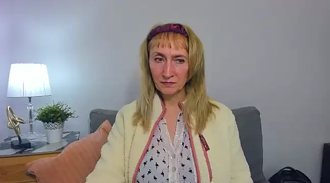 Snapshot of MargaretMilf69 chatting on 10, 3, 2025 MargaretMilf69 online show from 10, 3, 2025