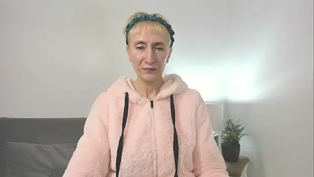 Snapshot of MargaretMilf69 chatting on 15, 10, 2025 MargaretMilf69 online show from 15, 10, 2025
