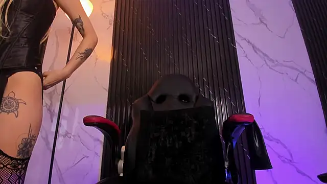 Snapshot of SadieManson_ chatting on 7, 3, 2025 SadieManson online show from 7, 3, 2025