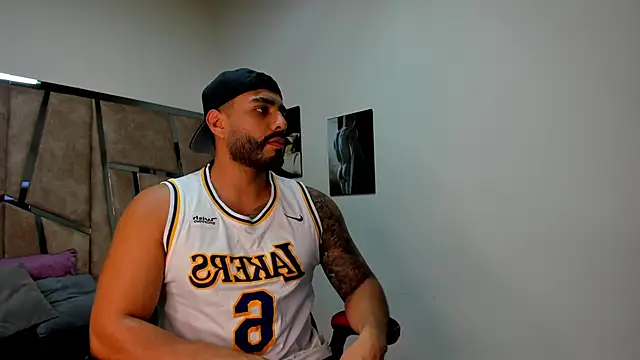 Snapshot of LeandroRusso chatting on 3, 2, 2025 LeandroRusso online show from 3, 2, 2025