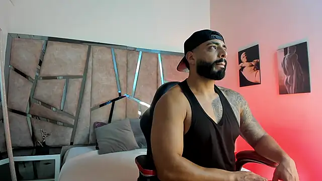 Snapshot of LeandroRusso chatting on 22, 2, 2025 LeandroRusso online show from 22, 2, 2025