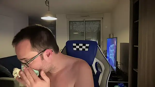 Snapshot of Funnyjul31 chatting on 5, 2, 2025 Funnyjul31 online show from 5, 2, 2025