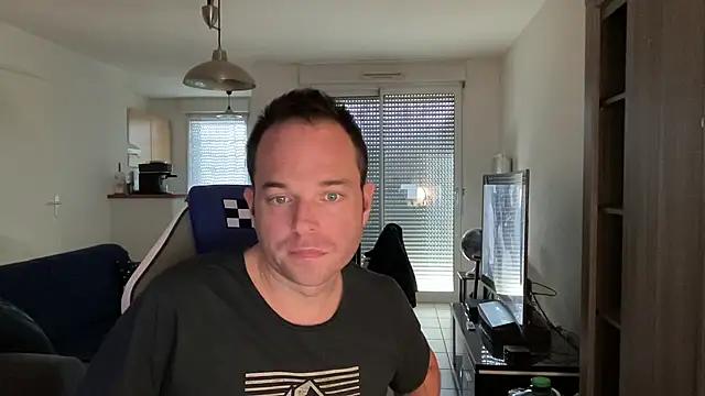 Snapshot of Funnyjul31 chatting on 8, 2, 2025 Funnyjul31 online show from 8, 2, 2025