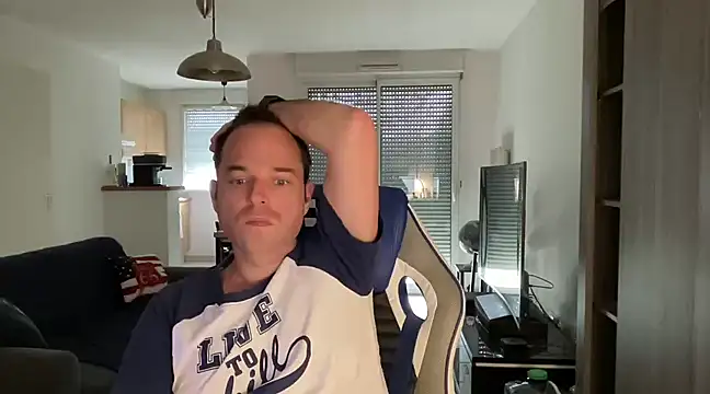 Snapshot of Funnyjul31 chatting on 10, 2, 2025 Funnyjul31 online show from 10, 2, 2025