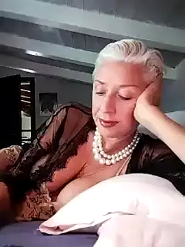 divinaerotica online show from 9, 9, 2025