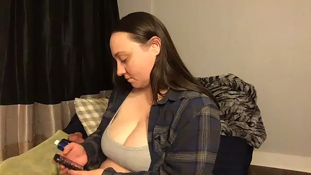 Snapshot of JuicyLuciee chatting on 1, 2, 2025 JuicyLuciee online show from 1, 2, 2025