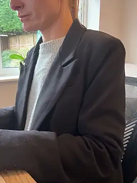 Phoebe Lily online show from 4, 11, 2025