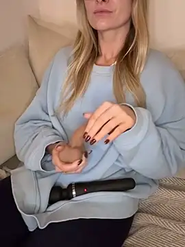 Phoebe Lily online show from 16, 11, 2025