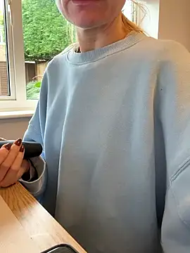 Phoebe Lily online show from 18, 11, 2025