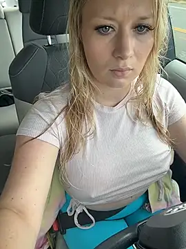 Snapshot of kcmo1010 chatting on 28, 10, 2025 kcmo1010 online show from 28, 10, 2025