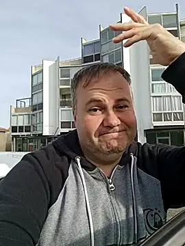 Snapshot of Pourleplasirs chatting on 12, 11, 2025 Pourleplasirs online show from 12, 11, 2025