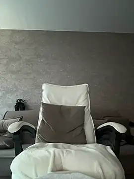 Snapshot of LillySquirtShot chatting on 18, 6, 2026 LillySquirtShot online show from 18, 6, 2026