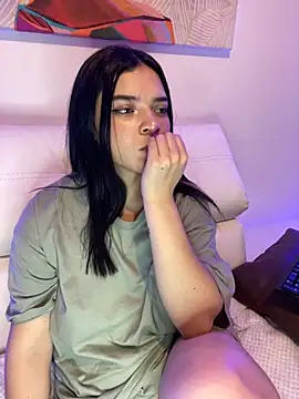 eileensophi online show from 28, 2, 2025