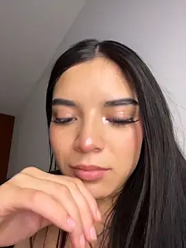 eileensophi online show from 9, 4, 2026