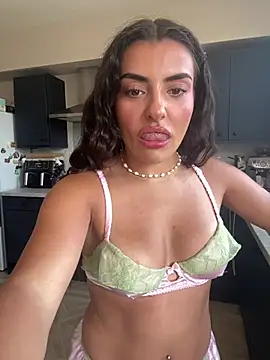 cute carly  online show from 25, 6, 2026