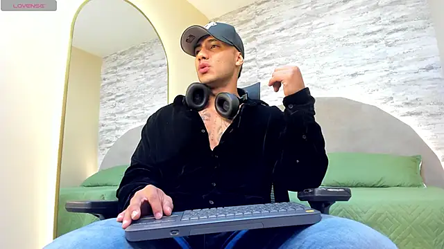 Snapshot of lennox_ray chatting on 23, 2, 2025 lennox ray online show from 23, 2, 2025
