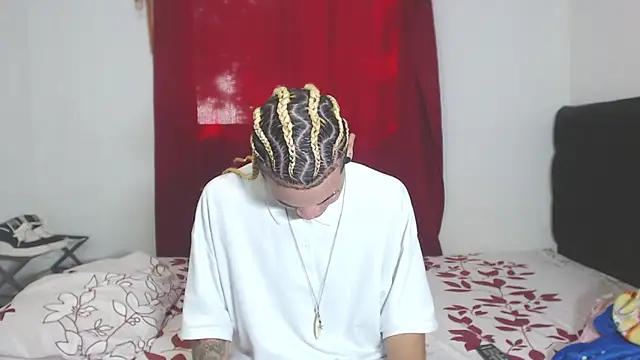 Snapshot of hot_man05 chatting on 1, 2, 2025 hot man05 online show from 1, 2, 2025