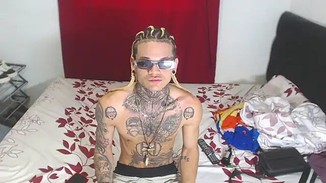 Snapshot of hot_man05 chatting on 3, 2, 2025 hot man05 online show from 3, 2, 2025